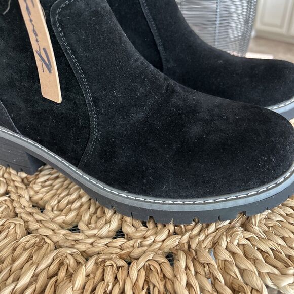 New Seven7 Bestie Black Vegan Suede Bootie Women's Size 9 Zip Non Slip Lug Sole‎ - Picture 4 of 12